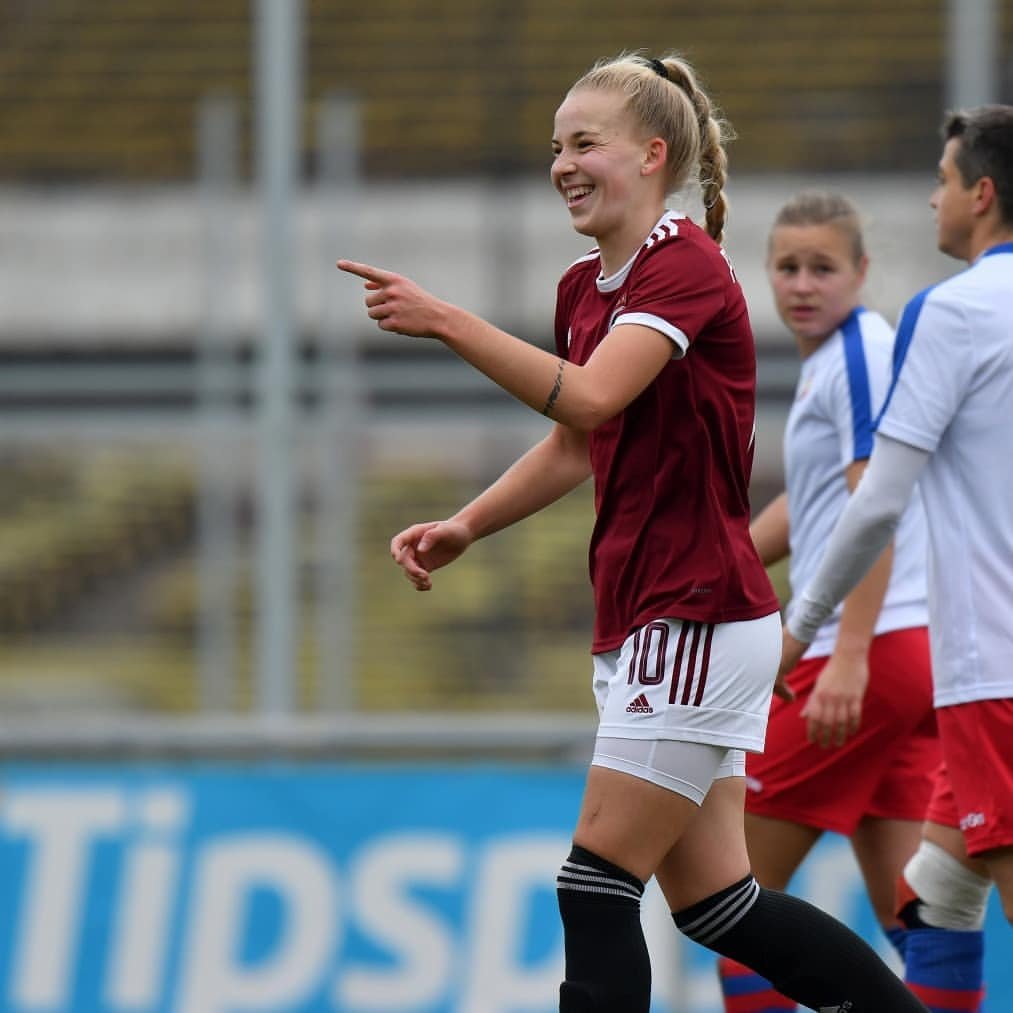 Sparta - Plzeň 5:1. Ligový podzim zakončily sparťanky s bilancí jedenácti výher a jedné porážky.

#acsparta #zenyfotbal #holkytaky